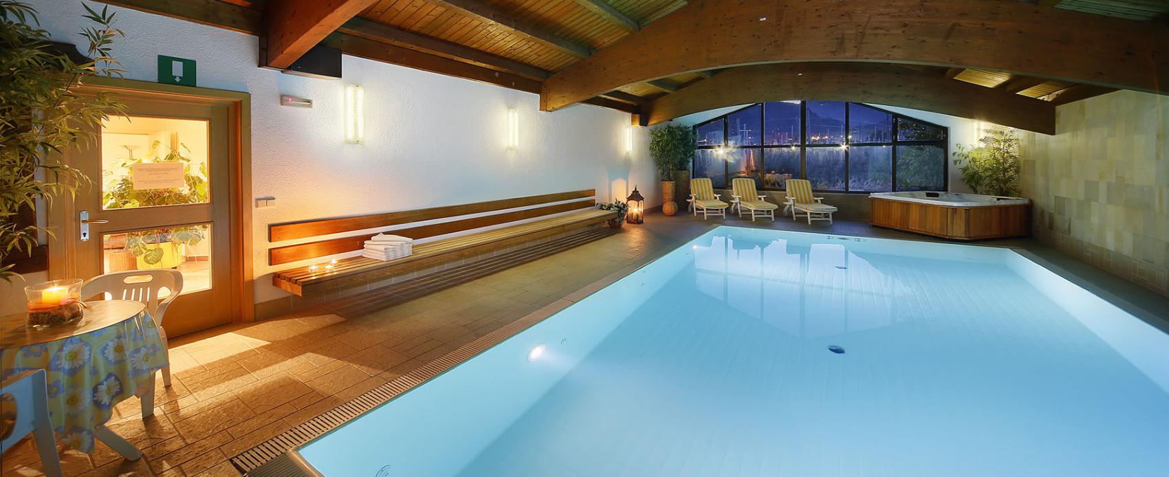 Hallenbad mit Whirlpool Hallenbad mit Whirlpool
