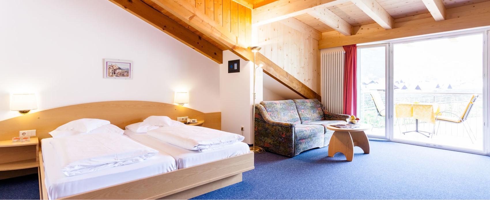 Doppelbettzimmer mit Balkon Doppelbettzimmer mit Balkon